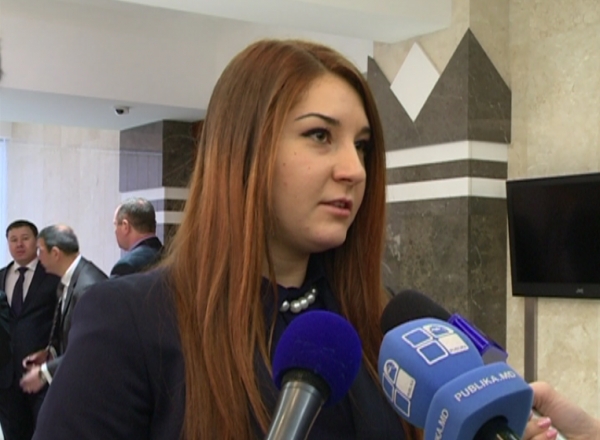 Cea mai tanara deputata, Marina Radvan, a oferit primul interviu in calitate de deputat la prima sedinta a parlamentului.