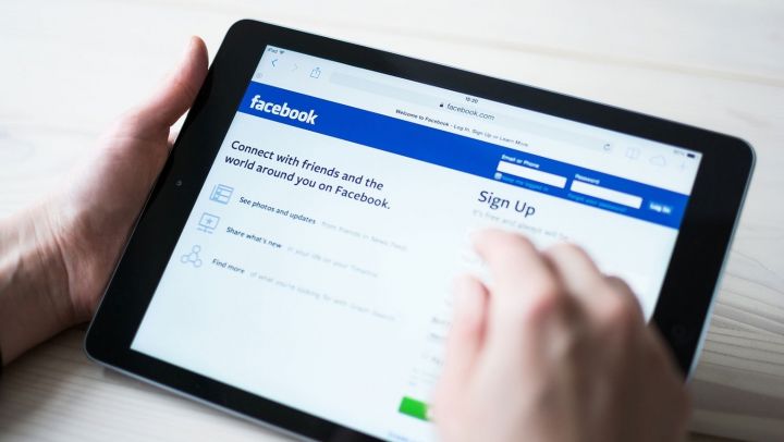 O purtătoare de cuvânt a Facebook a declarat pentru Mashable că "investighează", fără a furniza alte informaţii.