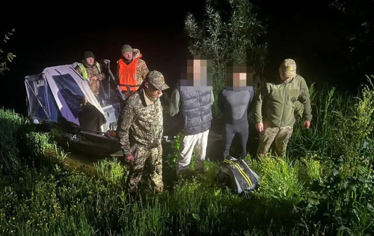 В гидрокостюмах через Днестр: пограничники остановили ночной заплыв в Молдову.