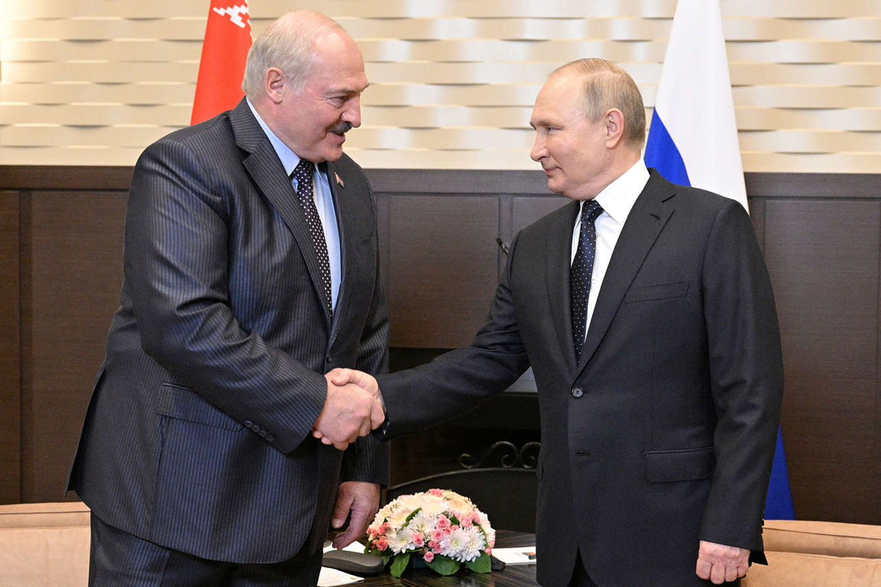 Путин и Лукашенко обсудили ход "спецоперации" России в Украине.