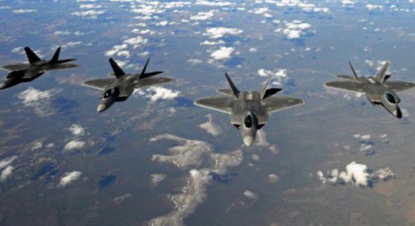 Un avion militar rus s-a apropiat periculos de o aeronavă americană deasupra Siriei.