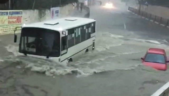 В районе Туапсе эвакуировали около 120 человек.