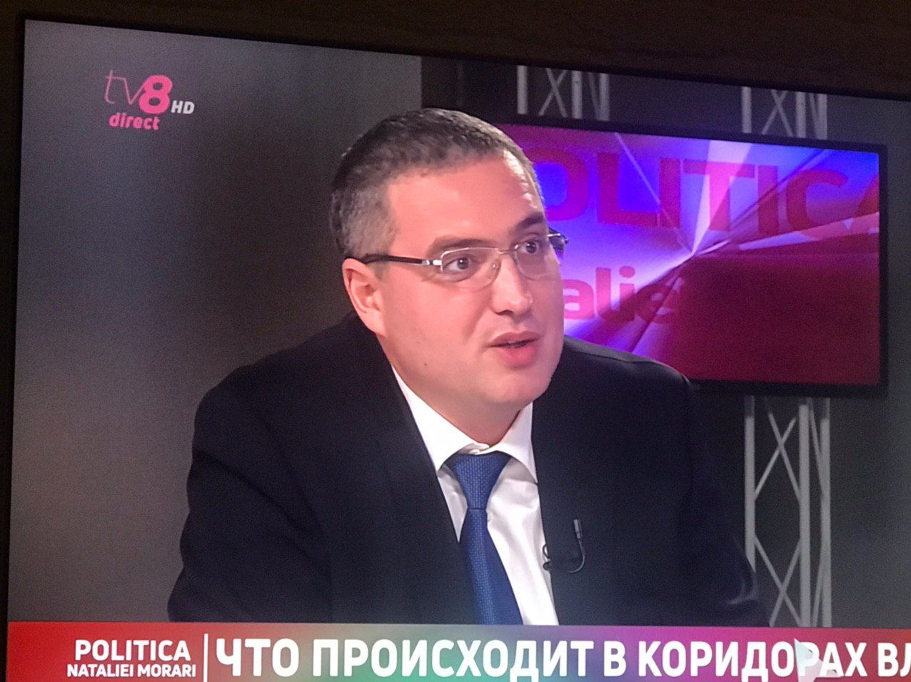 Усатый: Одного из судей КС прижали к стенке старым делом.