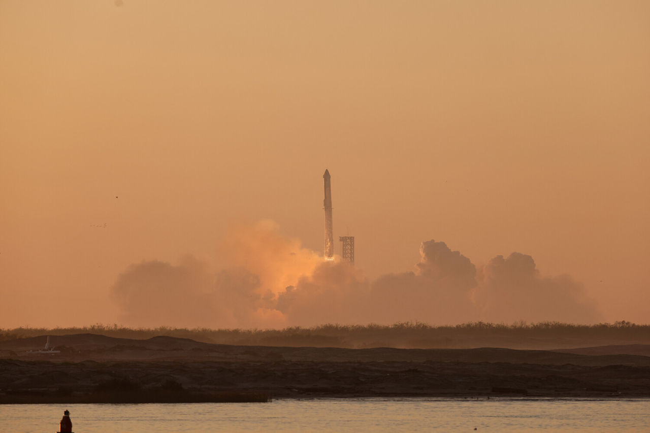 SpaceX потеряла Starship во время испытательного полета.