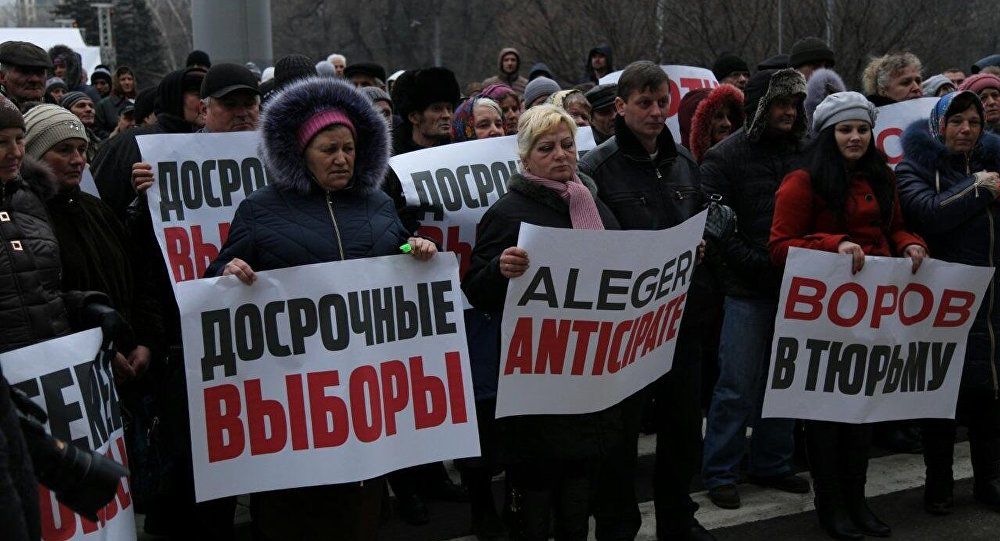В митинге в среду перед зданием кабмина приняло участие чуть более 500 человек.