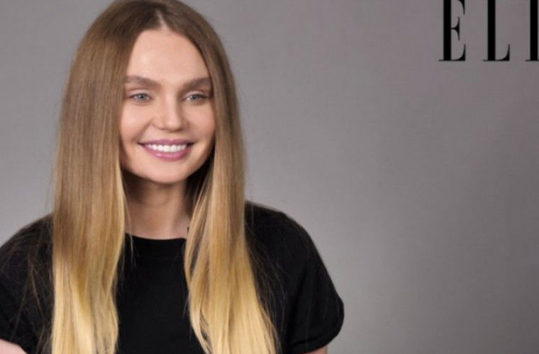 Елену представляет американское агентство Elite Model Management. 