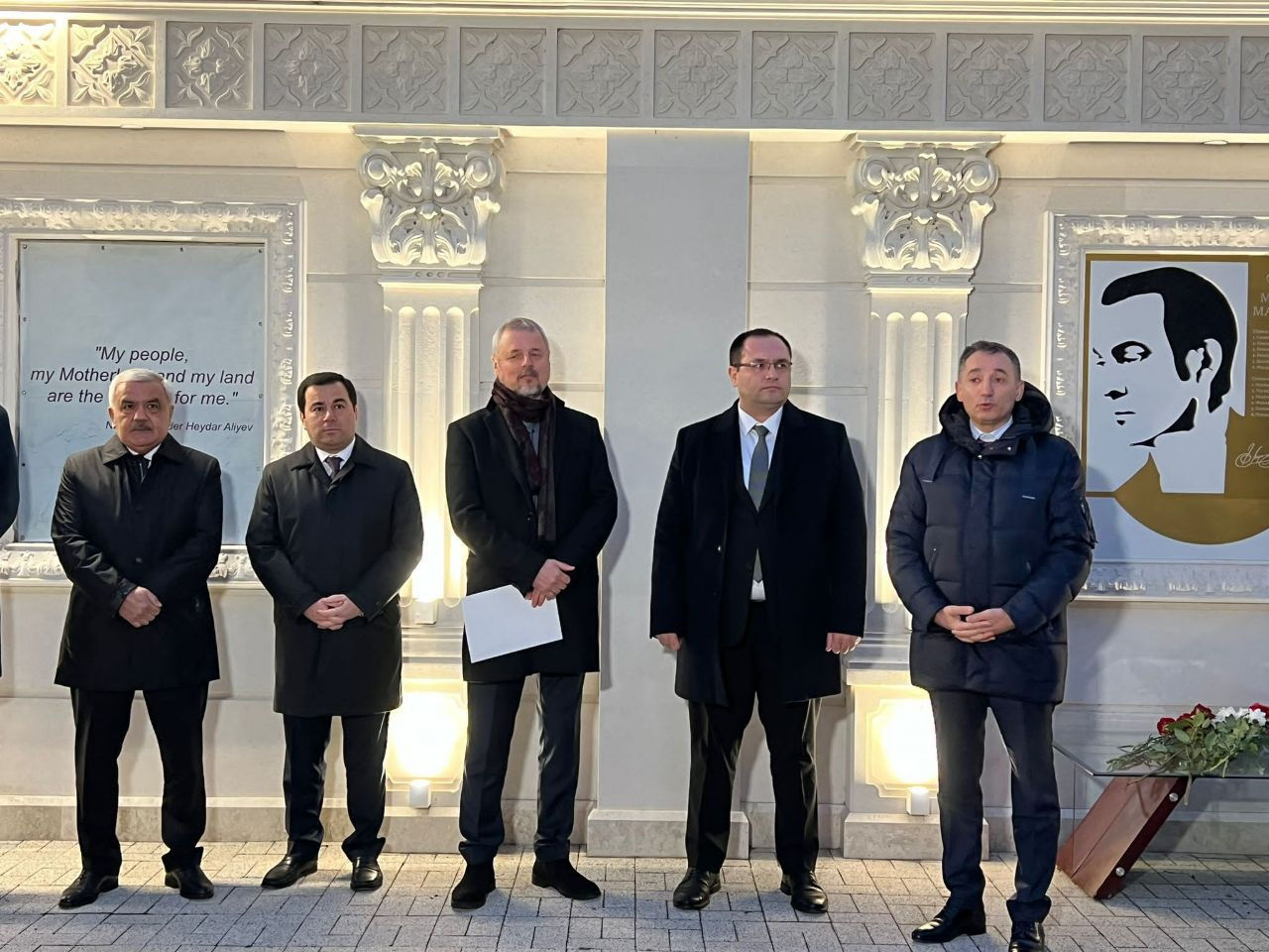 В Кишиневе посольство Азербайджана открыло барельеф Муслима Магомаева.