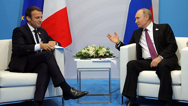 Макрон назвал Путина умным политиком.