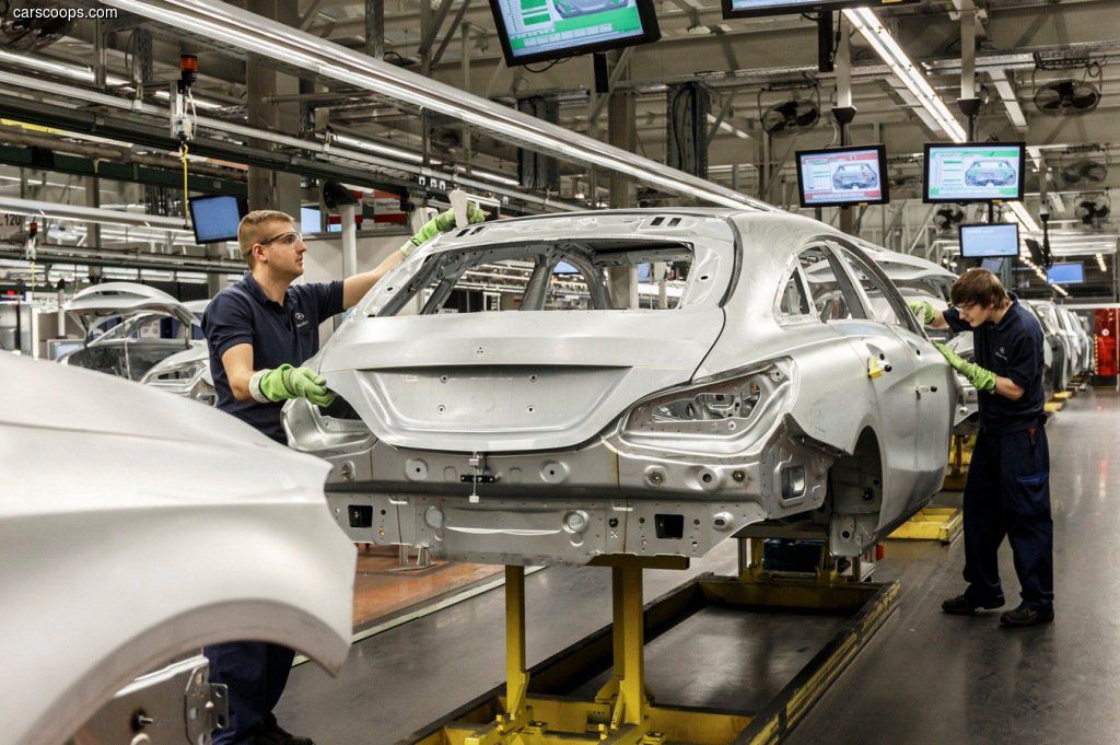 Компания решила отказаться от автоматизированных конвейеров и заменить практически всех роботов людьми.