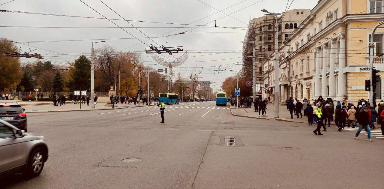 В связи с протестом в центре Кишинева изменилось движение транспорта.