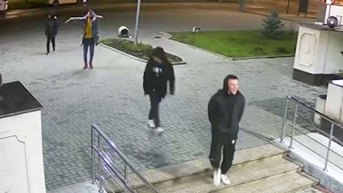 Полиция нашла вандалов, испортивших имущество в парке: они были пьяны.
