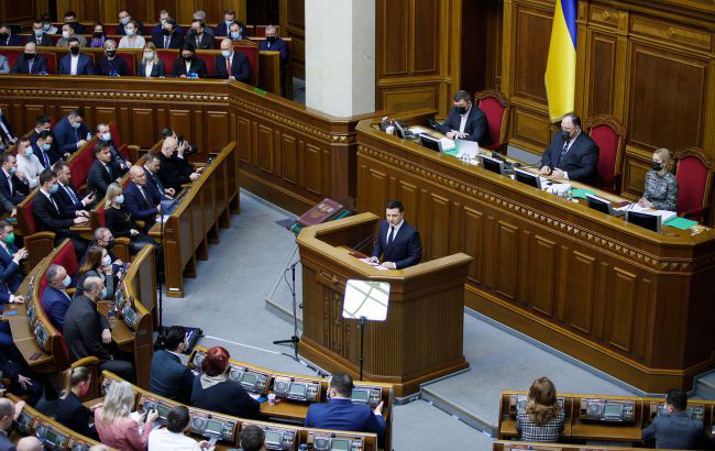 Рада поддержала указ Зеленского о конфискации имущества РФ в Украине.