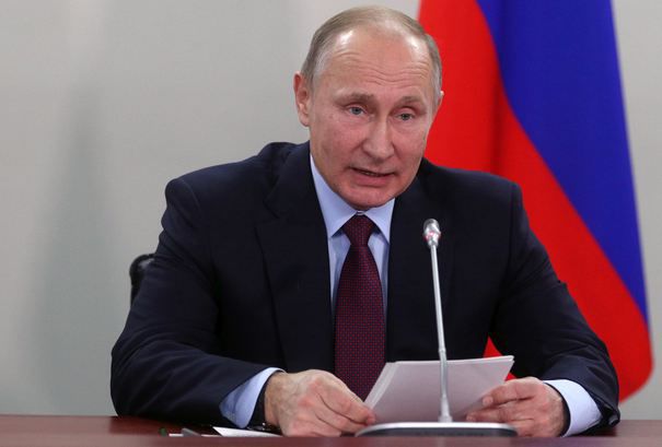 Vladimir Putin neagă că Rusia este implicată militar în conflictul din Ucraina.