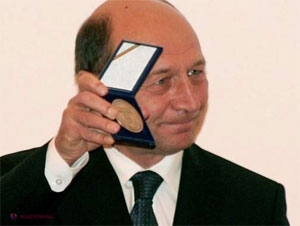 Decorarea a fost făcută la propunerea consilierului prezidențial, șeful Departamentului Afaceri Europene al Administrației Prezidențiale, Bogdan Mănoiu.