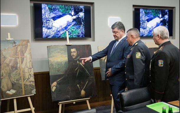 Президента поблагодарили за возврат культурных ценностей города.