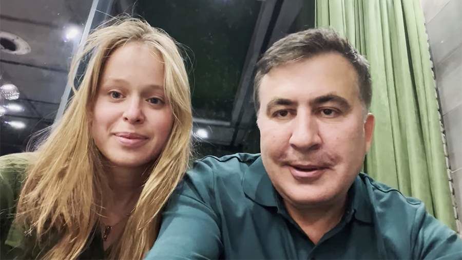 Девушка Саакашвили навестила его в тюрьме в Грузии.