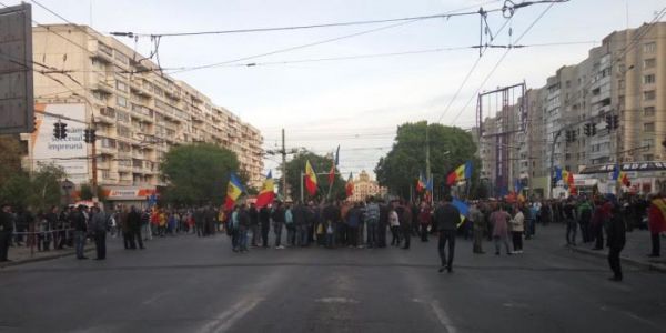 Oamenii nu mai au încredere în Platforma care între timp s-a transformat în partid. Foto: evzmd.md