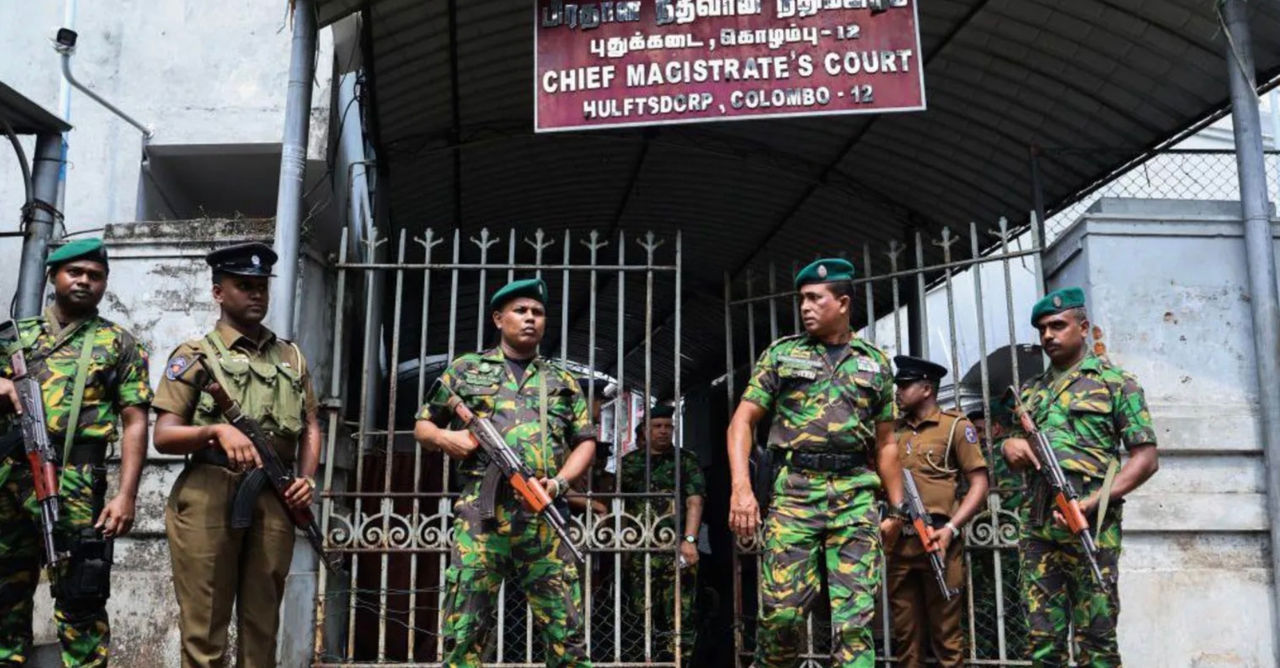 „Un avocat” a împușcat un suspect chiar într-o sală de judecată din Sri Lanka.