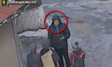 Poliţiştii din Chișinău încearcă să-l identifice şi reţină pe bărbatul din imagine.