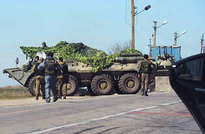 В Донбасс были направлены шесть бронетранспортеров, восемь грузовых автомобилей и три микроавтобуса.