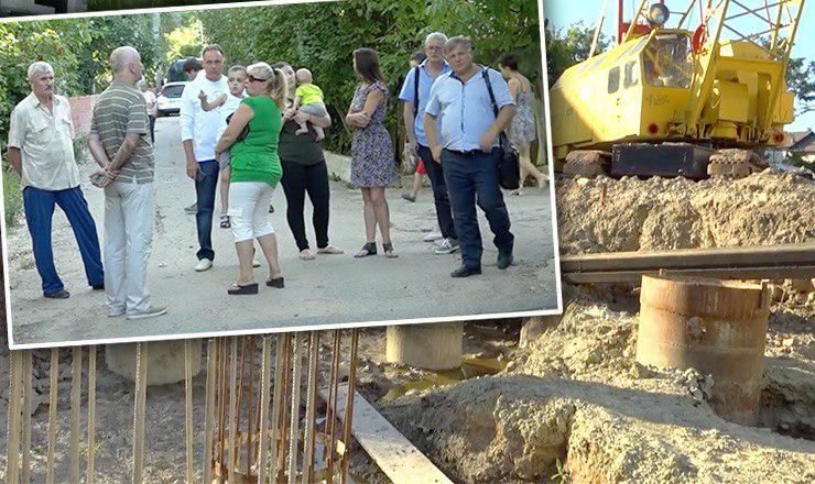 Жильцы дома в столице утверждают, что застройщик ведет работы незаконно.