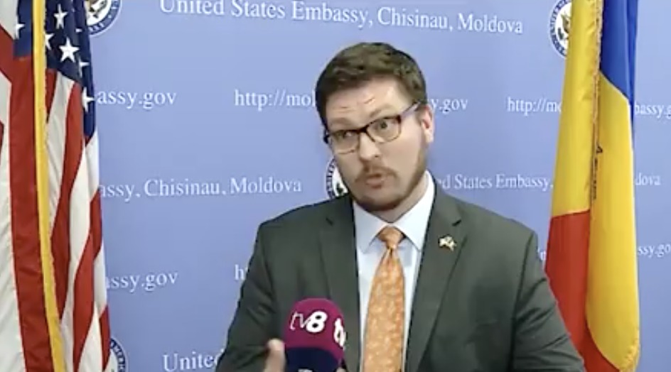 Посольство США: правила для участия в Work and Travel не изменились.