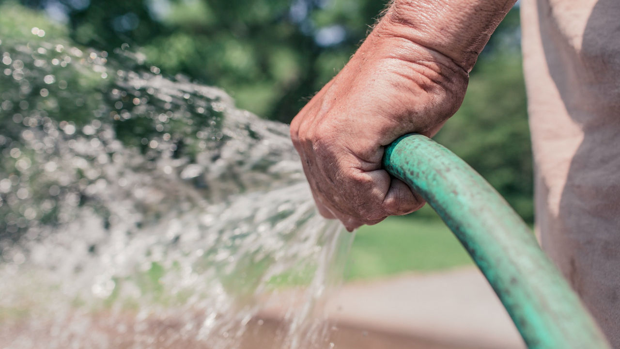 Собственников гидротехнических сооружений обяжут иметь природоохранное разрешение на использование воды.