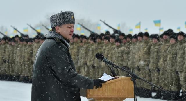 Порошенко рассказал о сотнях российских танков в Донбассе.