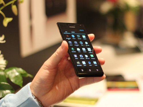 Numărul persoanelor care vor avea un telefon mobil va fi mai mare decât numărul persoanelor care beneficiază de apă potabilă. Foto: stiri-telefoane.mobilissimo.ro