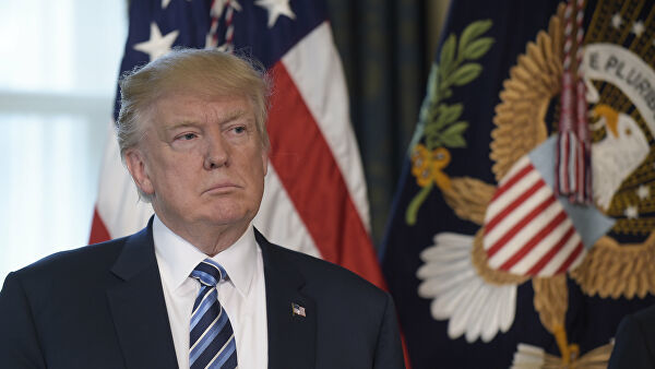 В США суд возобновил рассмотрение иска по обвинениям Трампа в нарушении конституции.