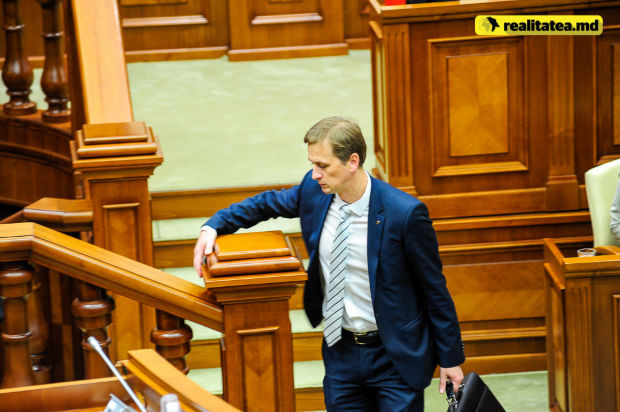 Guvernatorul Băncii Naționale a Moldovei, Dorin Drăguțanu, nu a fost astăzi audiat la Comisia parlamentară economie, buget și finanțe.