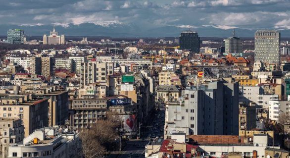 Munţii Carpaţi se pot vedea, de câteva zile, din centrul capitalei României.