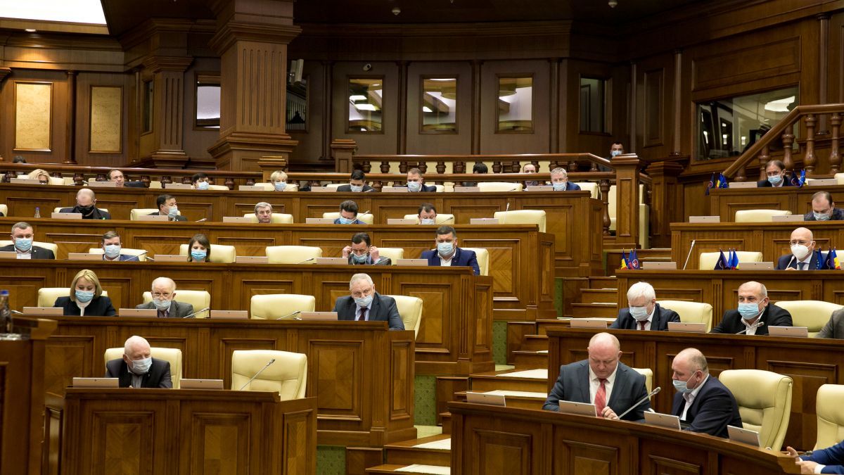 Депутаты решили собраться на пленарное заседание.