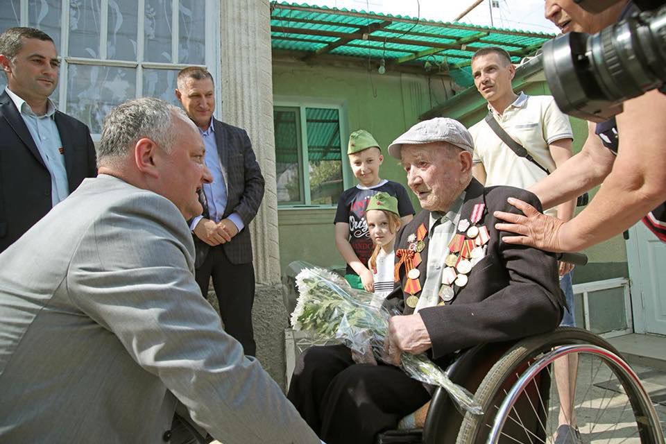 Додон присвоил Орден Республики последнему ветерану ВОВ из Копанки.