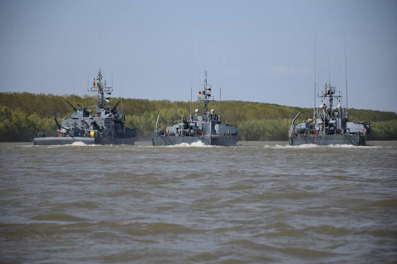 Румынское судно попало под обстрел РФ во время атаки на украинский порт.