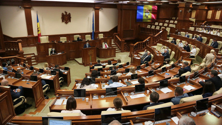 Депутаты парламента Молдовы вернутся к работе 1 сентября.