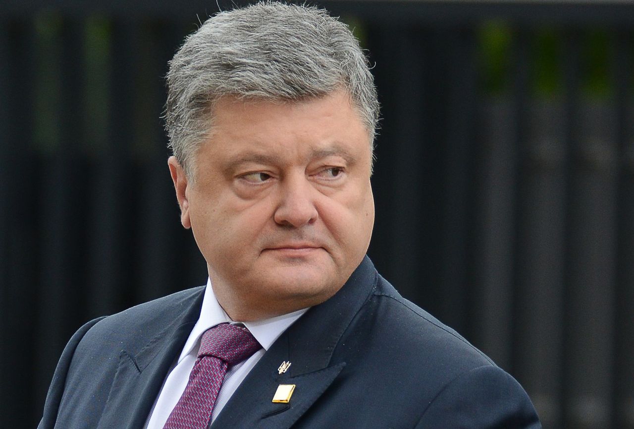 Порошенко "систематически совершает умышленные действия во вред Украине".
