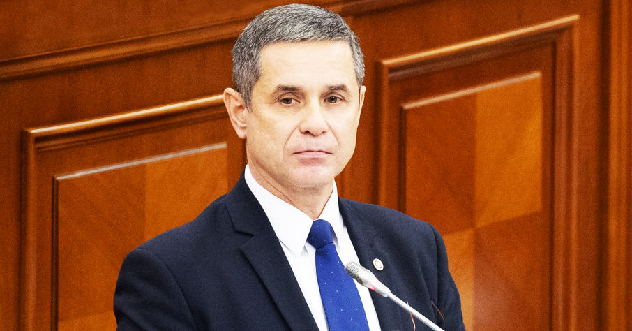 Nosatîi a evitat să răspundă unui deputat despre armată deoarece nu a înțeles întrebarea în limba rusă.