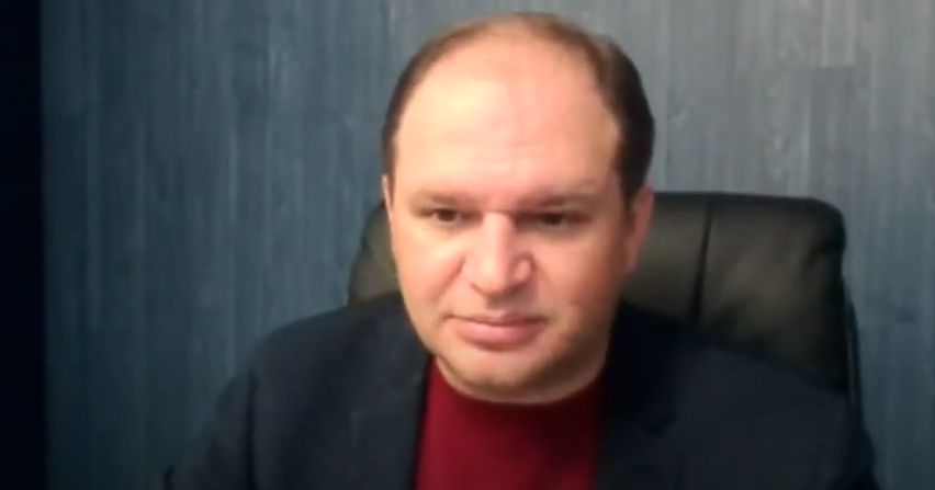 Чебан: Елку специально оставили для тех, кто хочет сфотографироваться.
