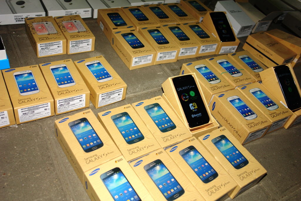 Обнаруженные гаджеты и автомобиль изъяты для принятия соответствующего правового решения.