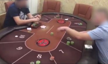В ходе проверок были замечены клиенты за игровыми столами.