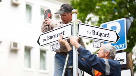 Peste 1500 de indicatoare vor fi instalate în perimetrul străzilor Ciuflea, Albișoara, Alexei Mateevici și Mihai Viteazul. Foto: publika.md