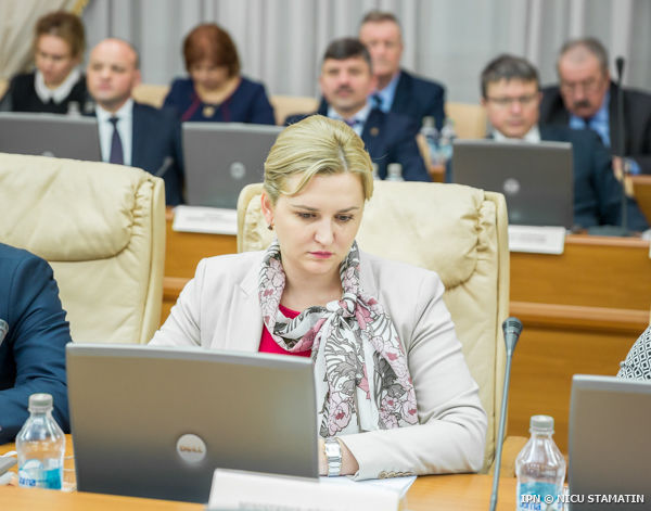 Государственные больницы будут получать дополнительное финансирование для приобретения расходных материалов.