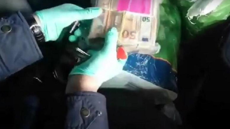 Водитель фуры, перевозивший более 1,5 млн евро, арестован на 30 дней.