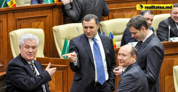 În cazul unui scenariu pesimist, mai puțin probabil, spune Nicolae Chirtoacă, va fi format un guvern minoritar, iar în acest caz ”PCRM va deține mâna pe pulsul situației”.