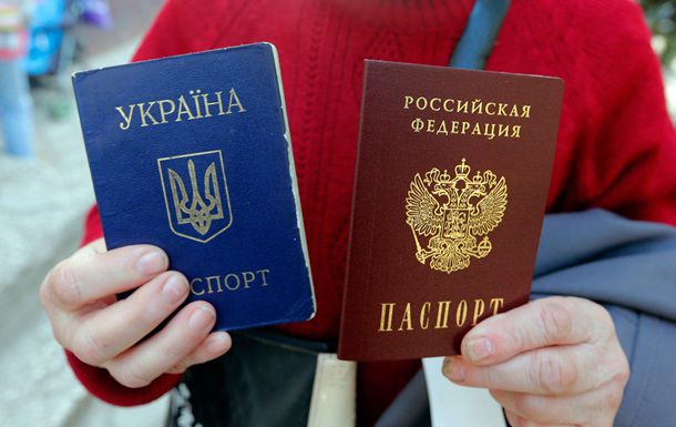 За двойное гражданство чиновников хотят лишить паспорта.
