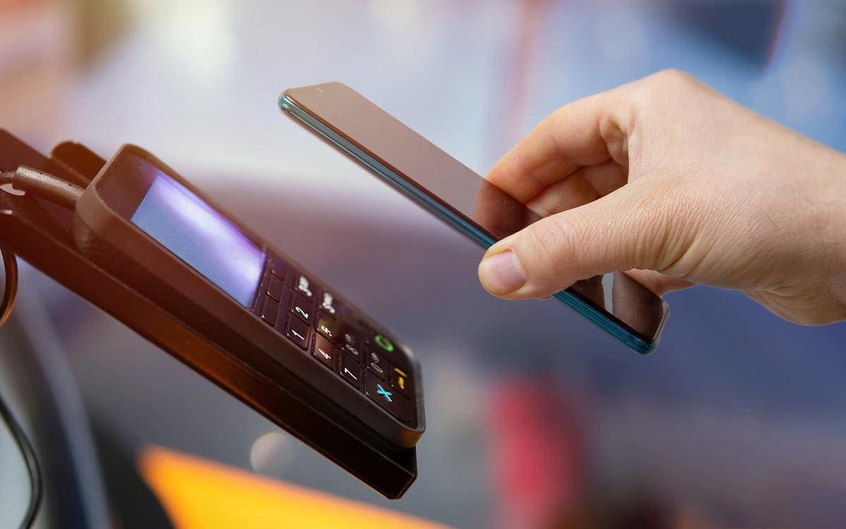 Граждане Молдовы оплатили со смартфона покупки и услуги на 53 млрд леев за три месяца.