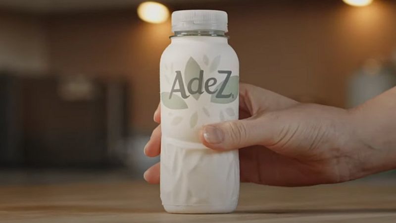 Coca-Cola тестирует первую бумажную бутылку.