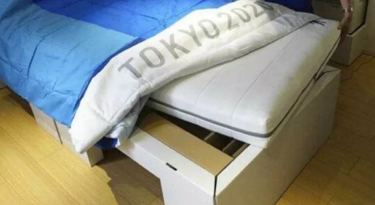 Для олимпийцев подготовили "антисекс-кровати": выдерживают 1 человека.