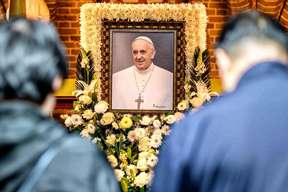 Un distrugător și sisteme anti-drone vor fi desfășurate în timpul funeraliilor Papei Francisc.